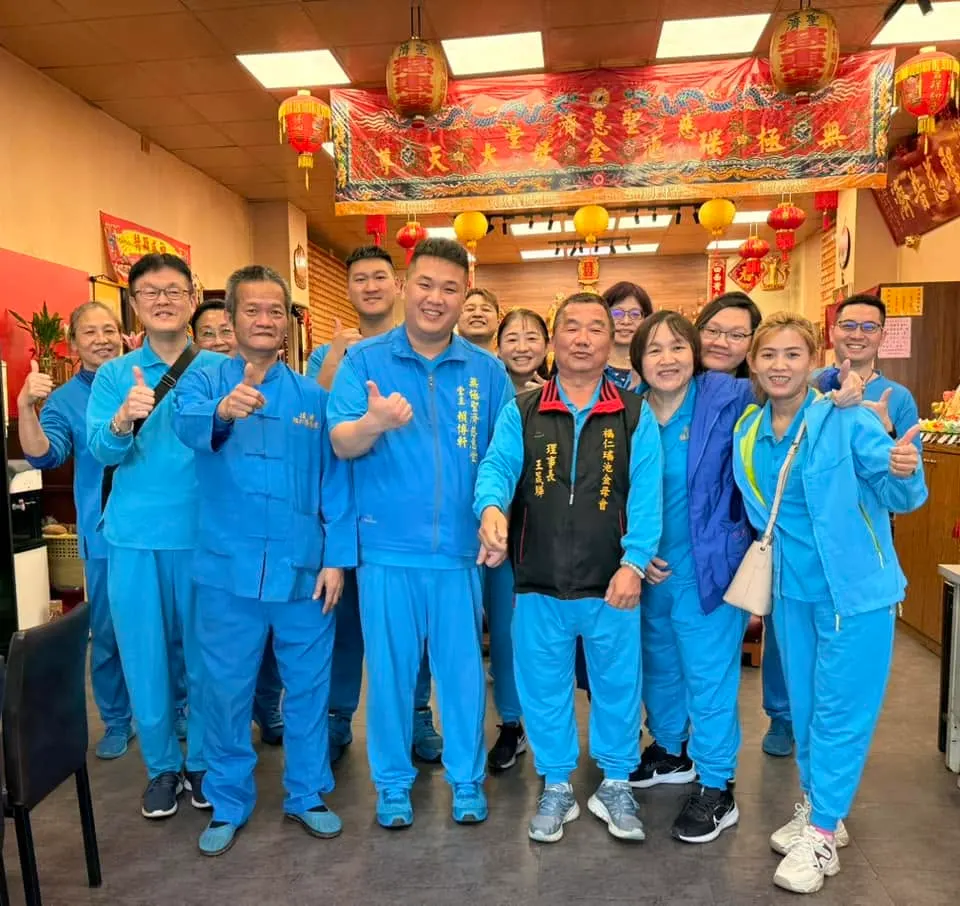友宮團隊蒞堂參香合影